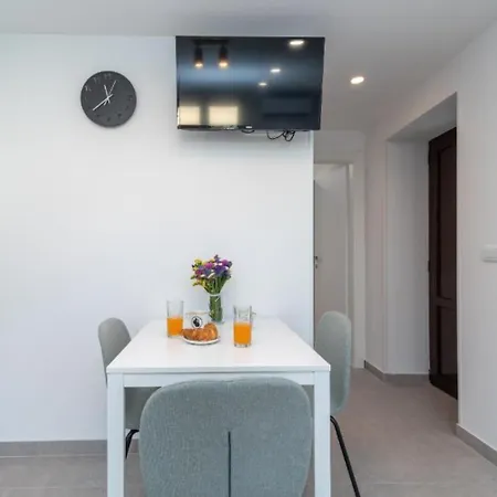 Apartment Maja - In Old Town *